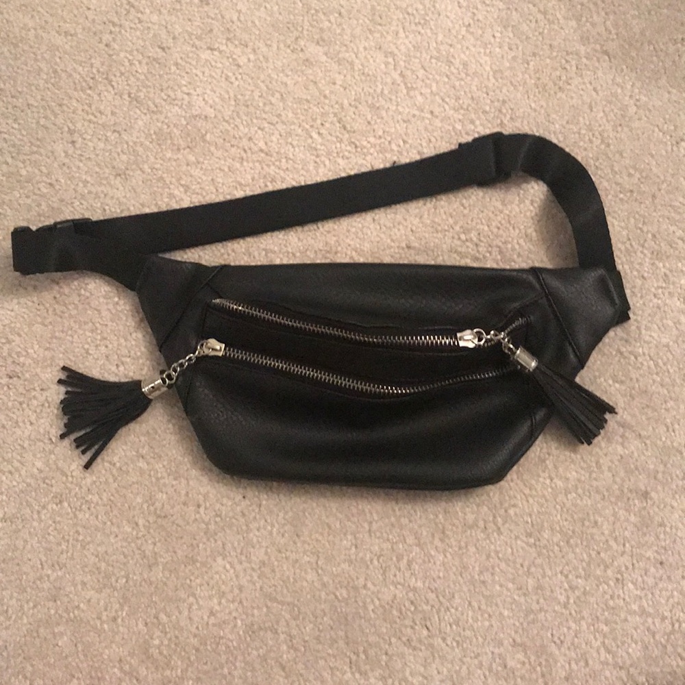Black fanny pack